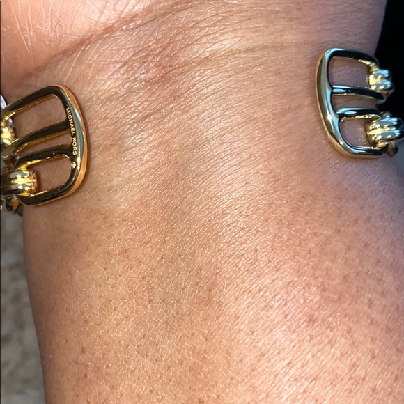 💚Micheal 💚Kors iconic links bracelet🎁 - Picture 5 of 5